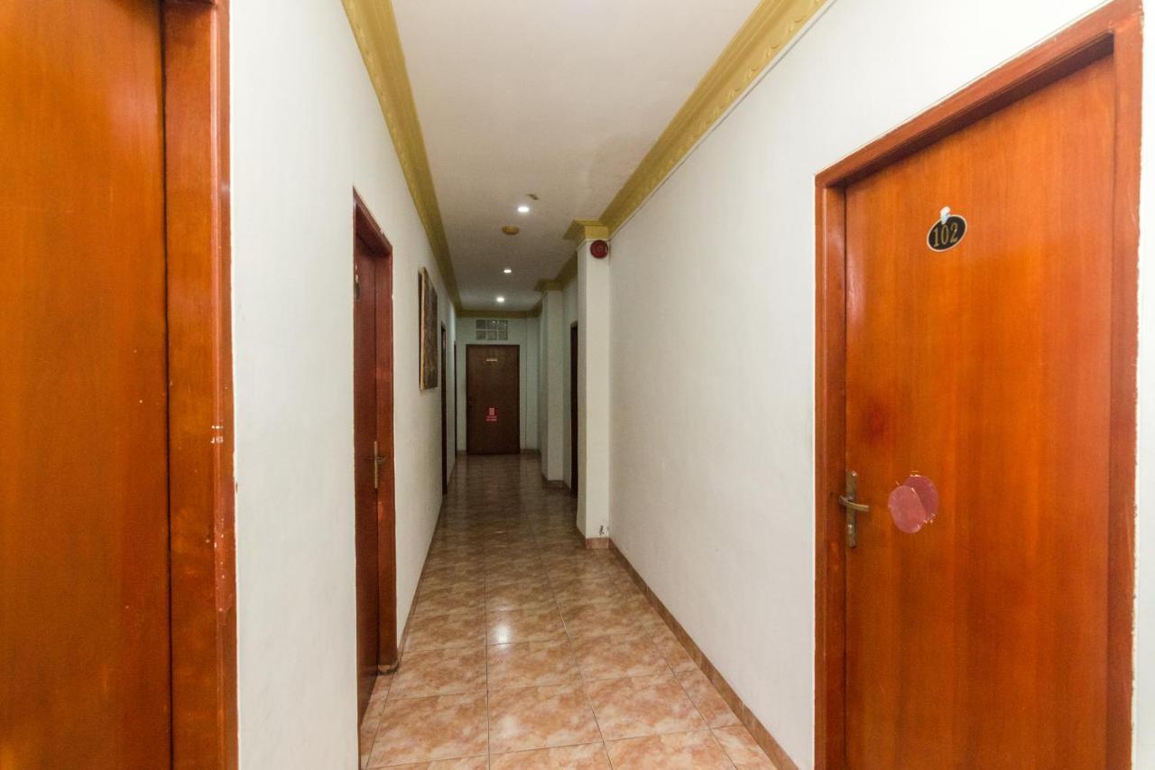 Oyo 2422 Rama Hotel Нагоя Экстерьер фото